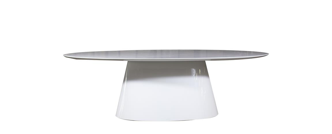 Mesa de Jantar Vick Oval em Resina 457 